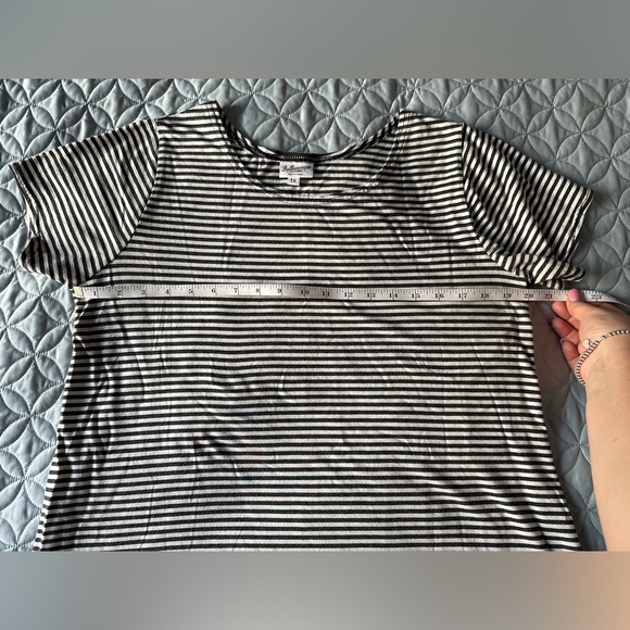 Buttercream Clothing tunic tee in white & charcoal grey, size 1X - Picture 8 of 13